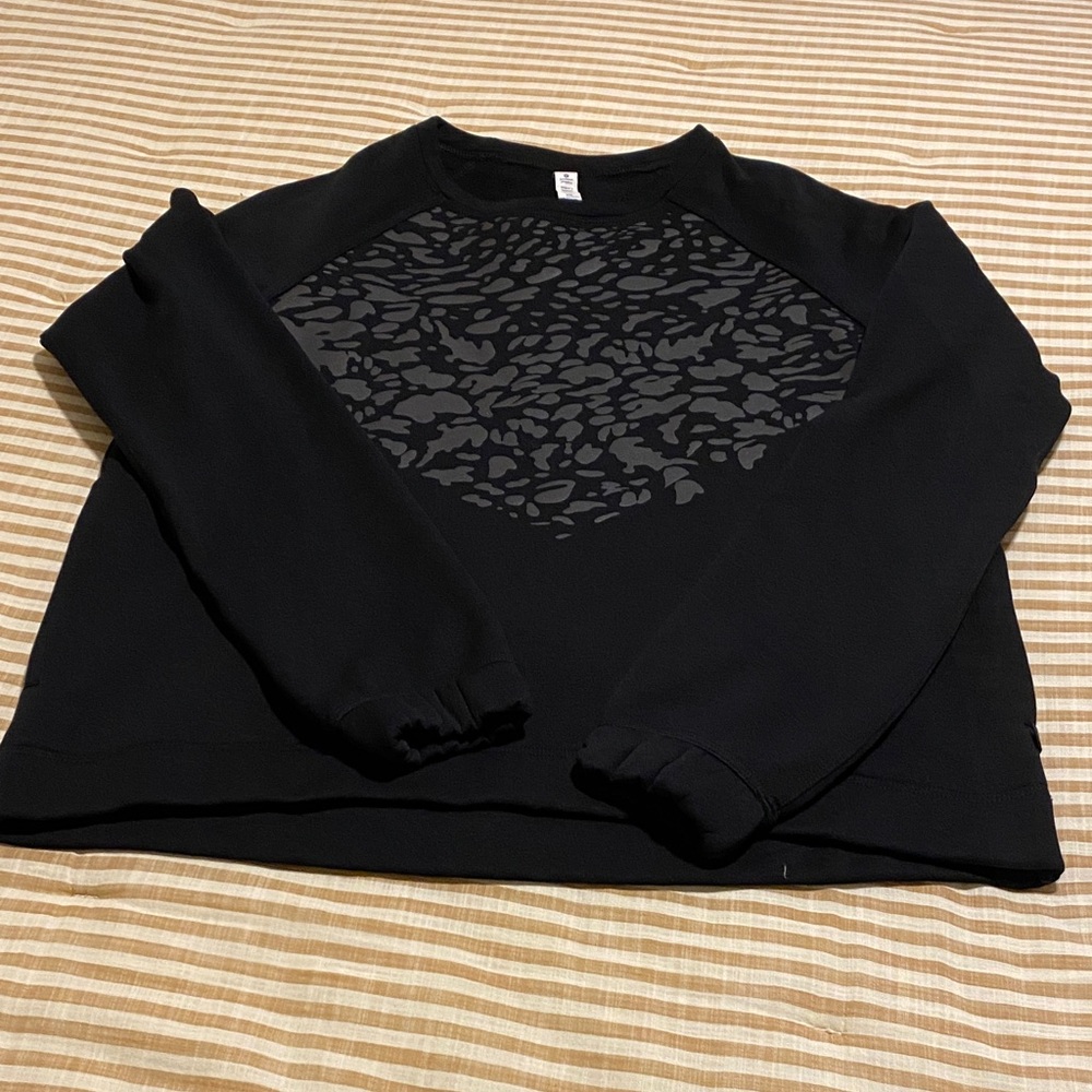 Lululemon Athletica Black Sweatshirt with Gray Pattern
